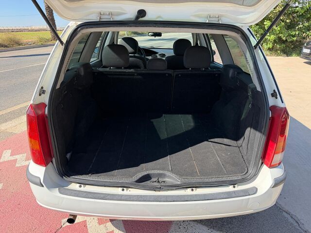 FORD FOCUS TREND ESTATE 1.6 AUTO SPANISH LHD IN SPAIN 125000 MILES SUPER 2002